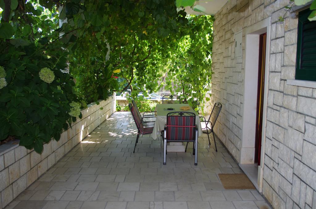 Apartments Luka Lumbarda Exterior photo